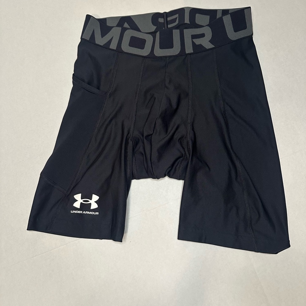 NWOT Under Armour Men's Black compression shorts